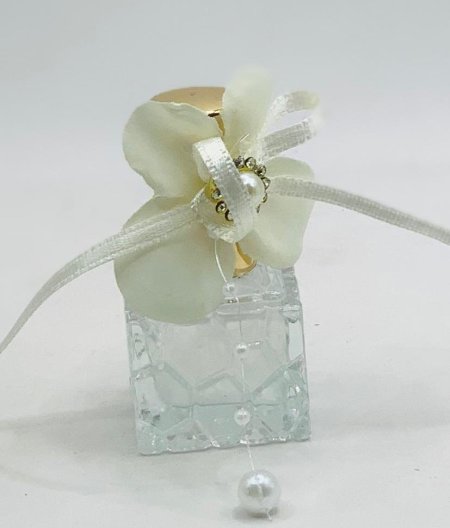 توزيعة عطر مع وردة